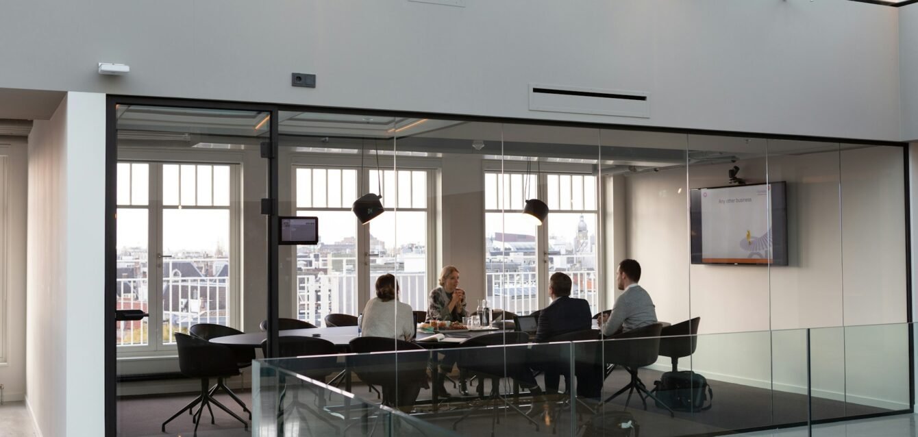 How to sell to a deep tech buying committee
