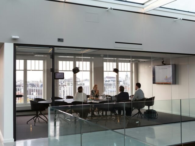 How to sell to a deep tech buying committee